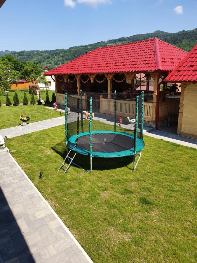 فندق Casa Alexandru - Locul In Care Te Simti Acasa فيسيو دي جوس المظهر الخارجي الصورة