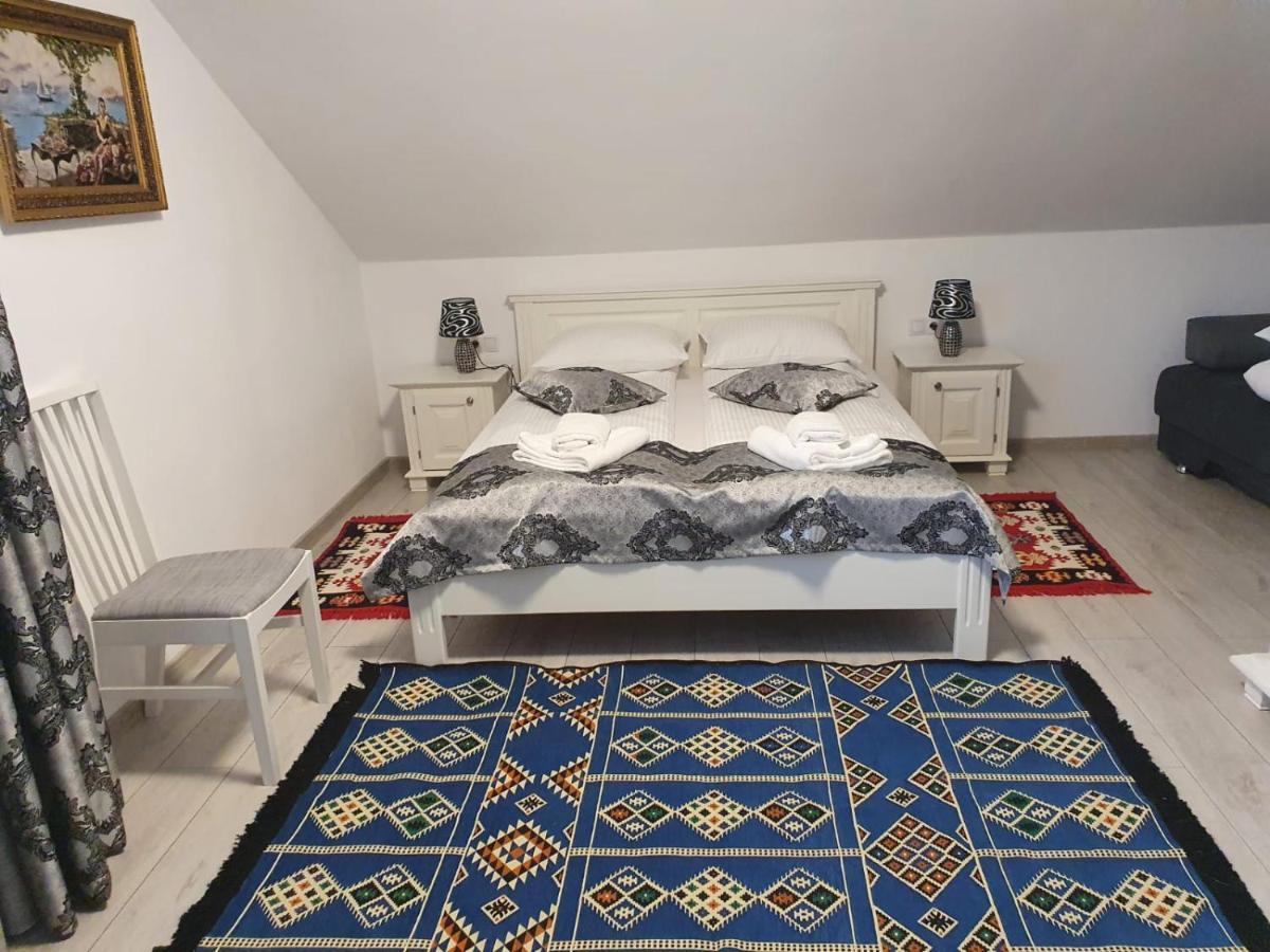 فندق Casa Alexandru - Locul In Care Te Simti Acasa فيسيو دي جوس المظهر الخارجي الصورة