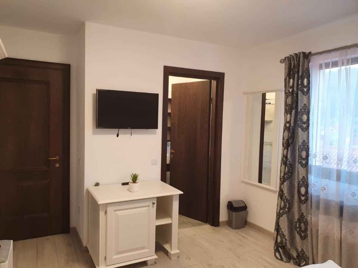 فندق Casa Alexandru - Locul In Care Te Simti Acasa فيسيو دي جوس المظهر الخارجي الصورة